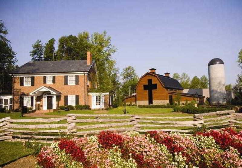 Courtyard Charlotte Arrowood Hotel Exterior photo