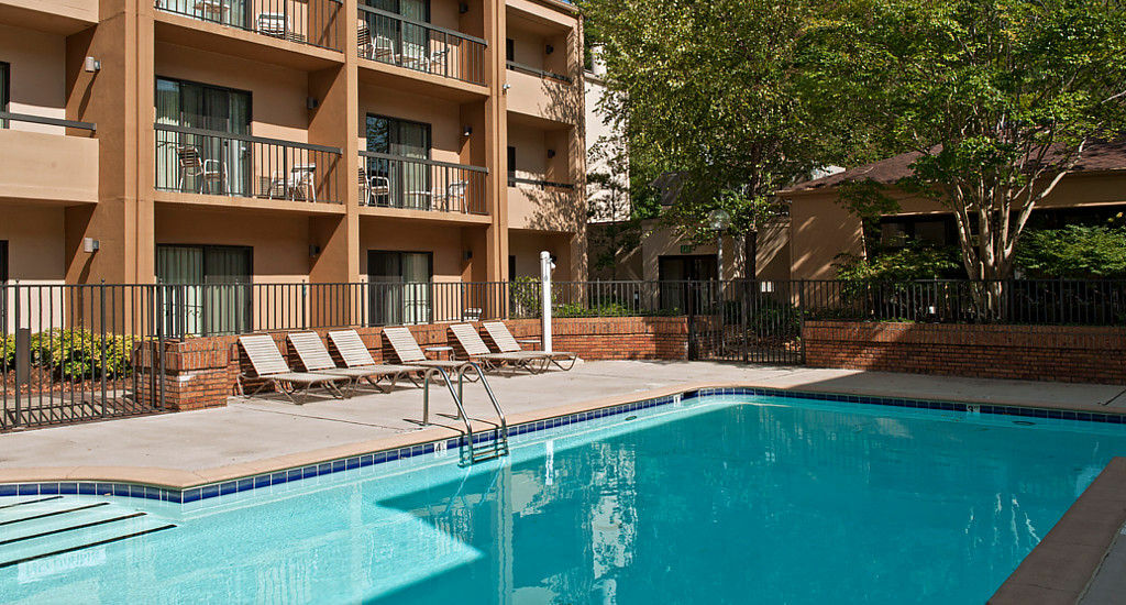 Courtyard Charlotte Arrowood Hotel Exterior photo